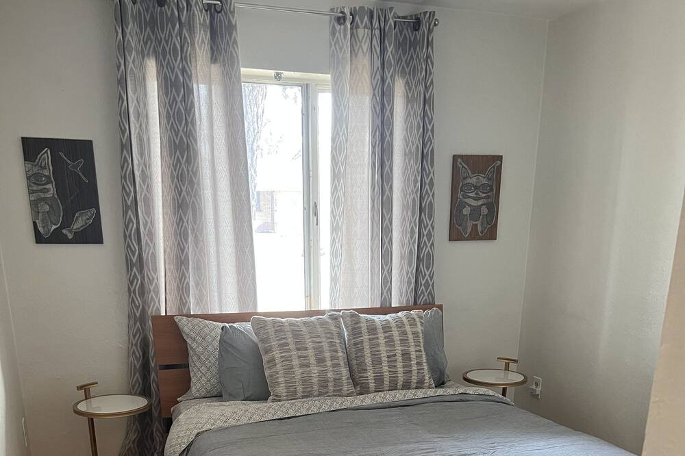 Photo of Bedroom in Lakeside