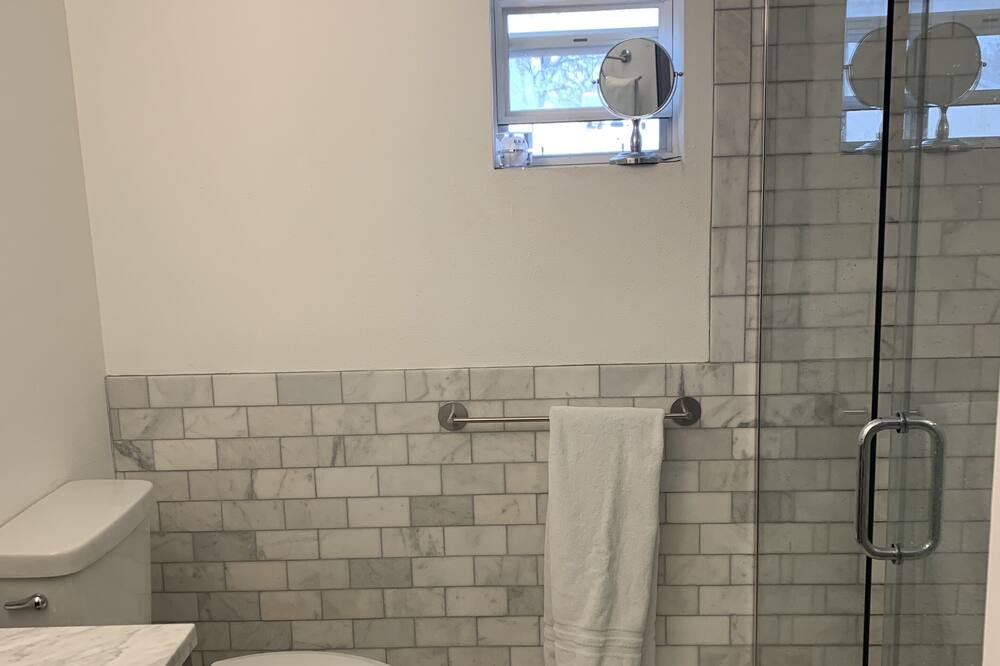 Photo of Bathroom in Lakeside