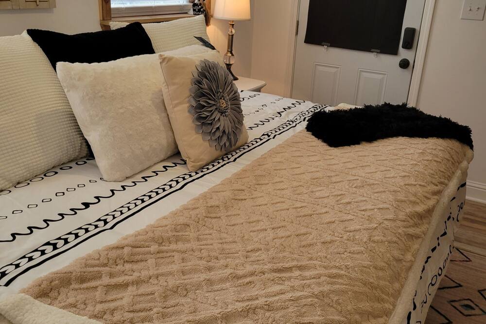 Photo of Bedroom in Shreveport