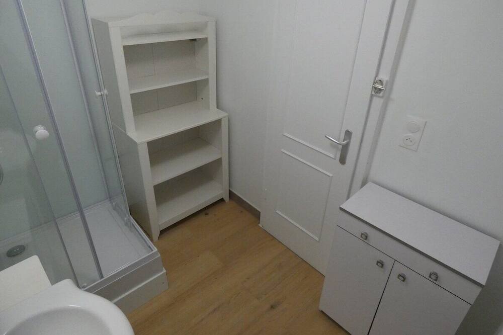 Photo of Bathroom in Lens