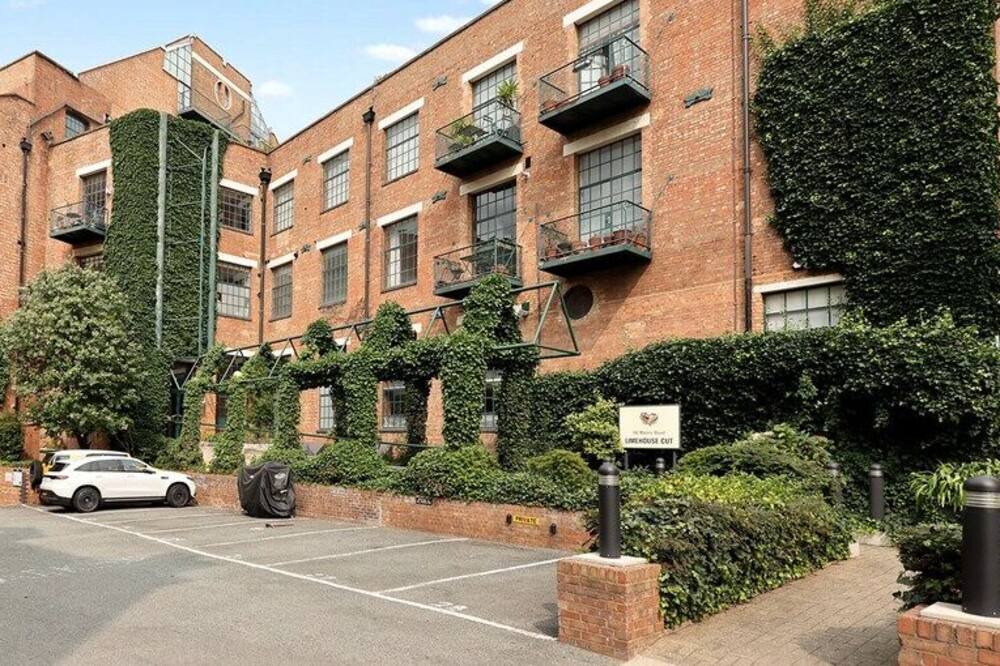 Photo of Outdoor in Bromley South