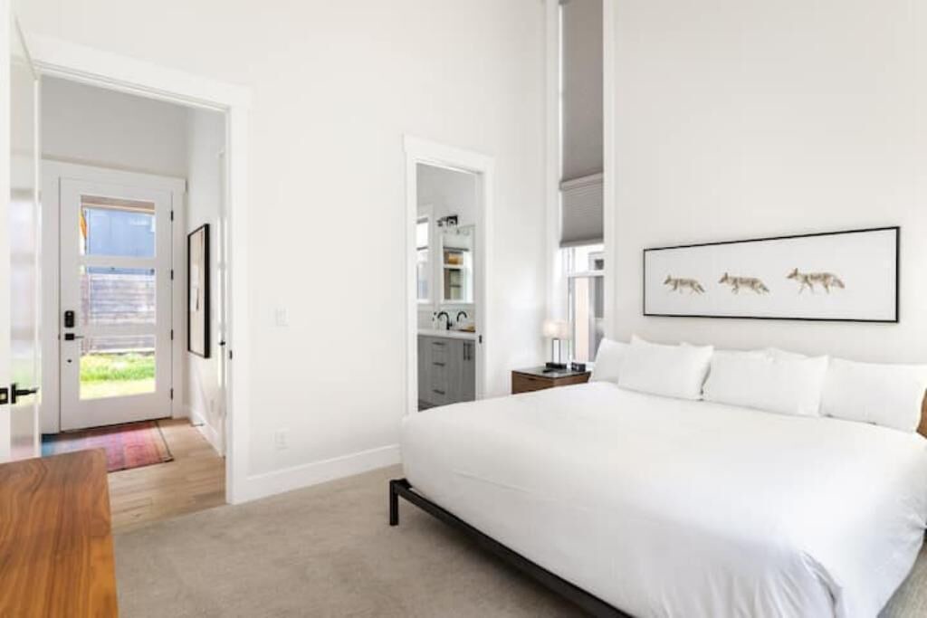 Photo of Others in Roslyn