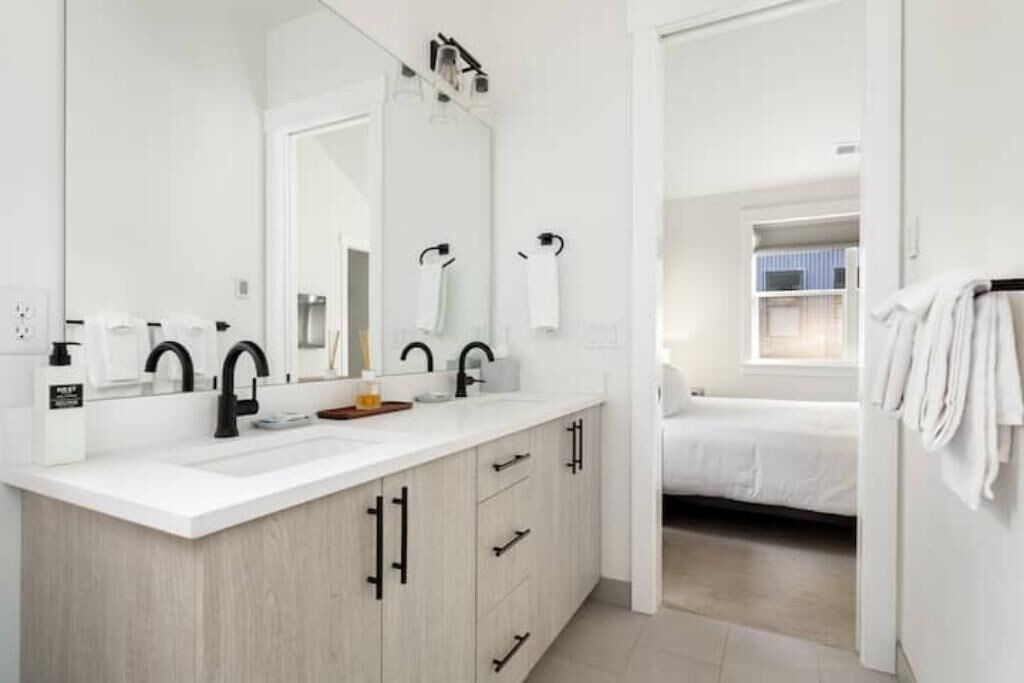 Photo of Others in Roslyn