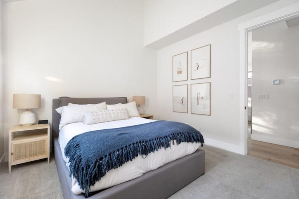 Photo of Others in Roslyn