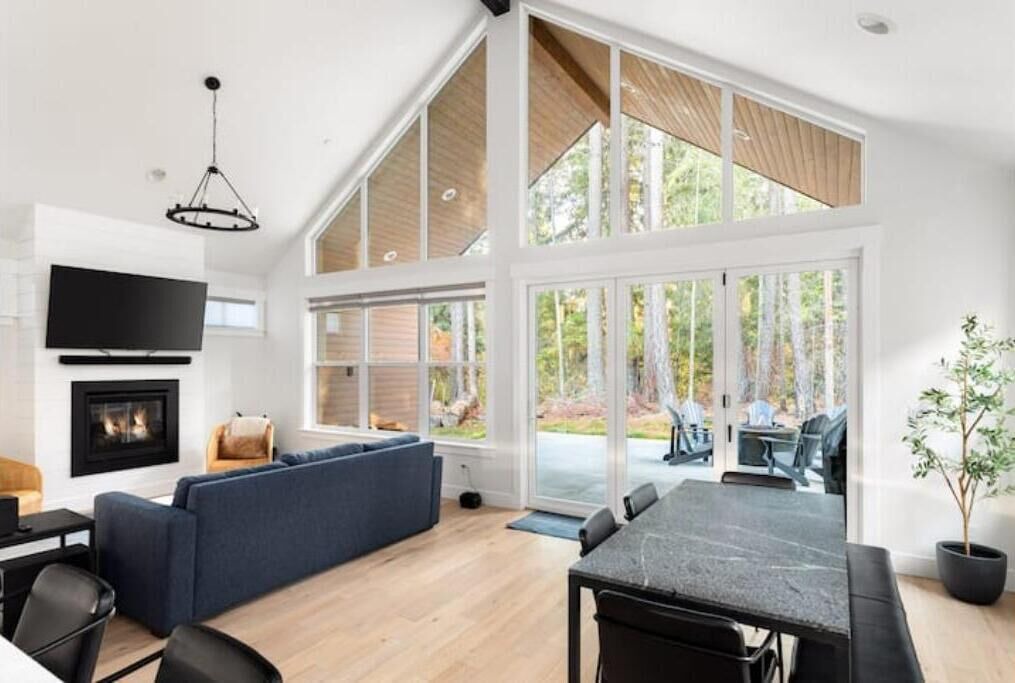 Photo of Livingroom in Roslyn