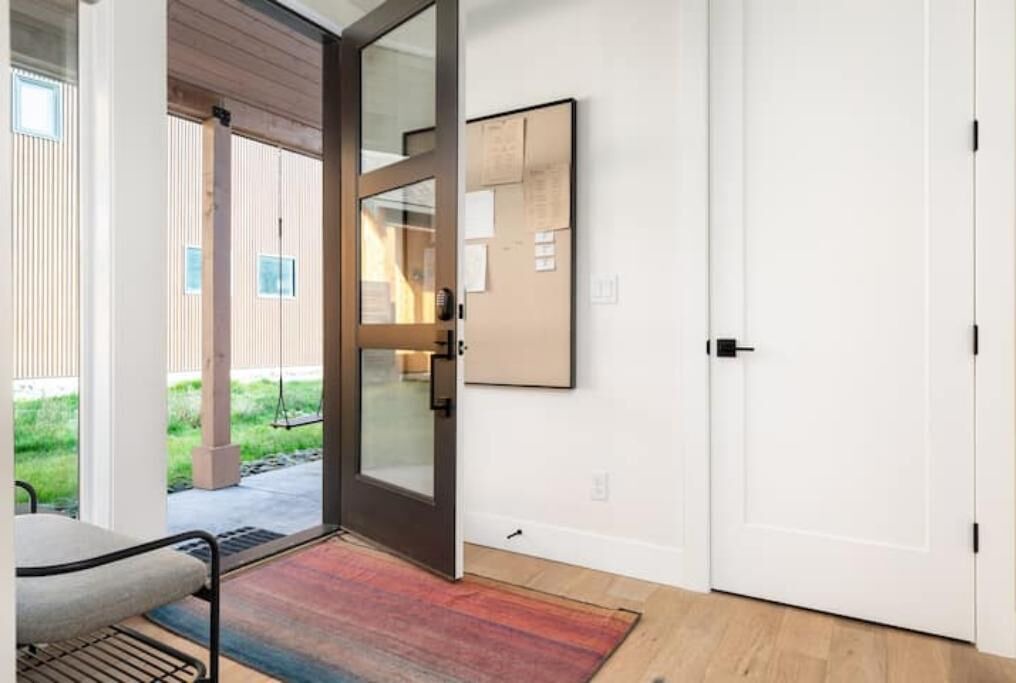 Photo of Others in Roslyn