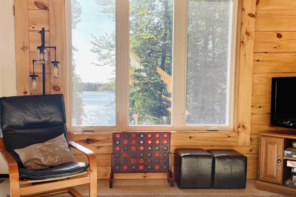 Photo of Livingroom in Nipissing