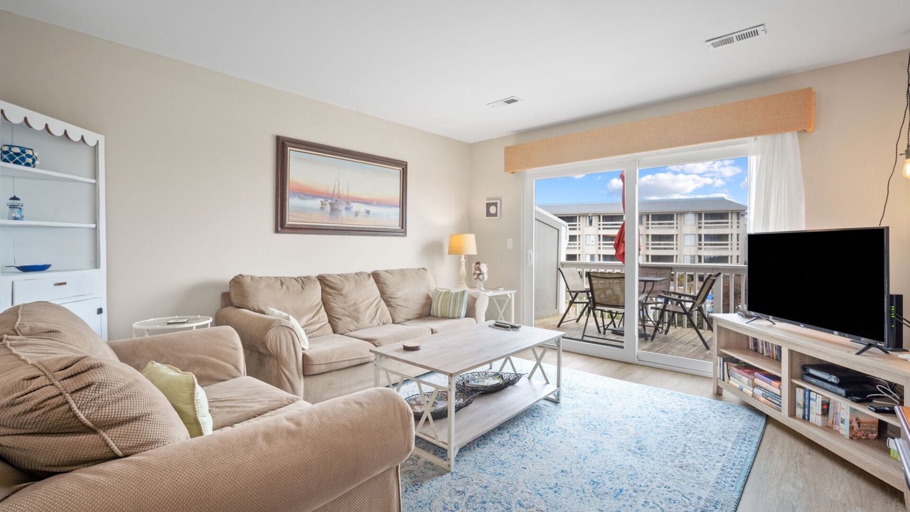 Photo of Livingroom in Oceanmarsh Subdivision