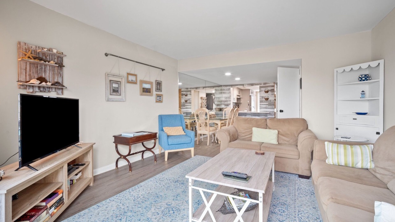 Photo of Livingroom in Oceanmarsh Subdivision