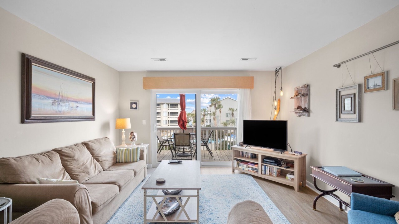 Photo of Livingroom in Oceanmarsh Subdivision