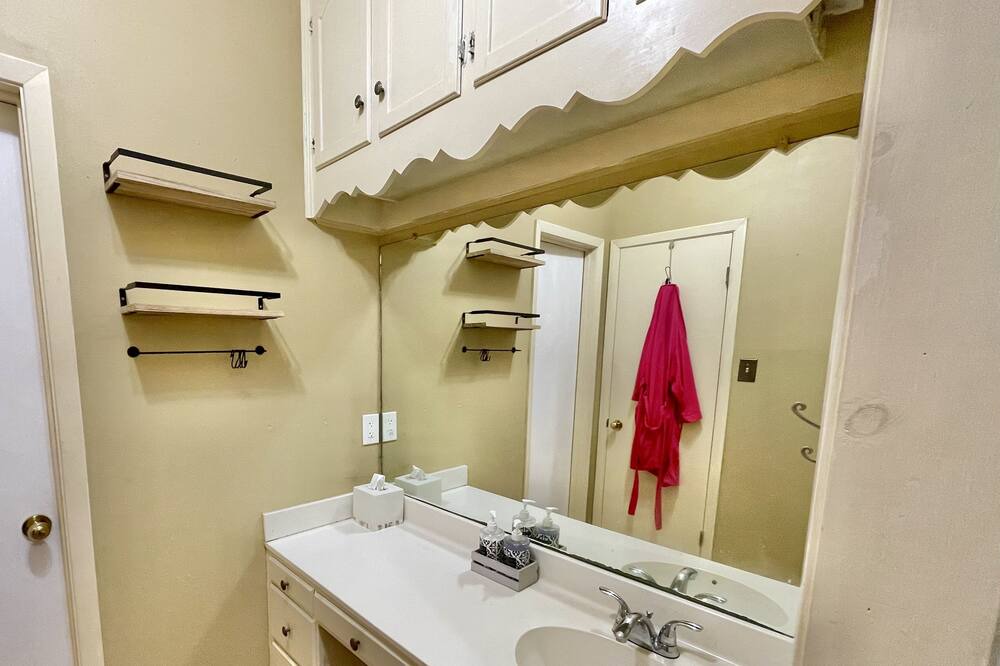 Photo of Bathroom in Lufkin