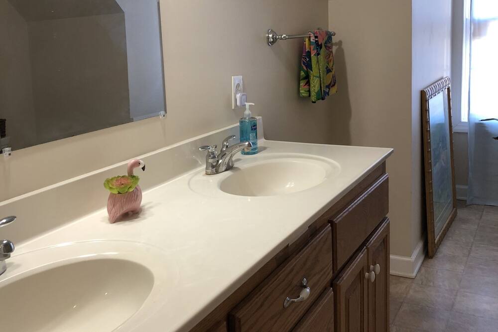 Photo of Bathroom in Achilles