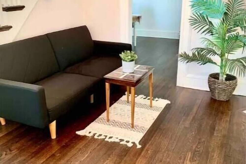 Photo of Livingroom in Hawthorne