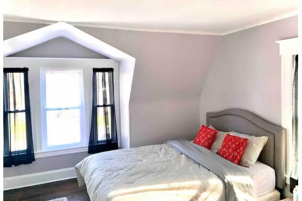 Photo of Bedroom in Hawthorne