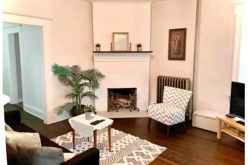 Photo of Livingroom in Hawthorne