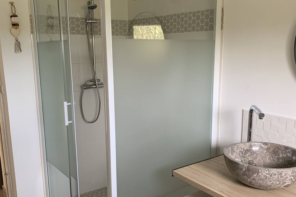 Photo of Bathroom in Neuville-Saint-Remy