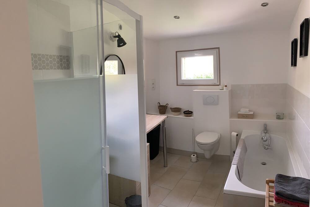 Photo of Bathroom in Neuville-Saint-Remy