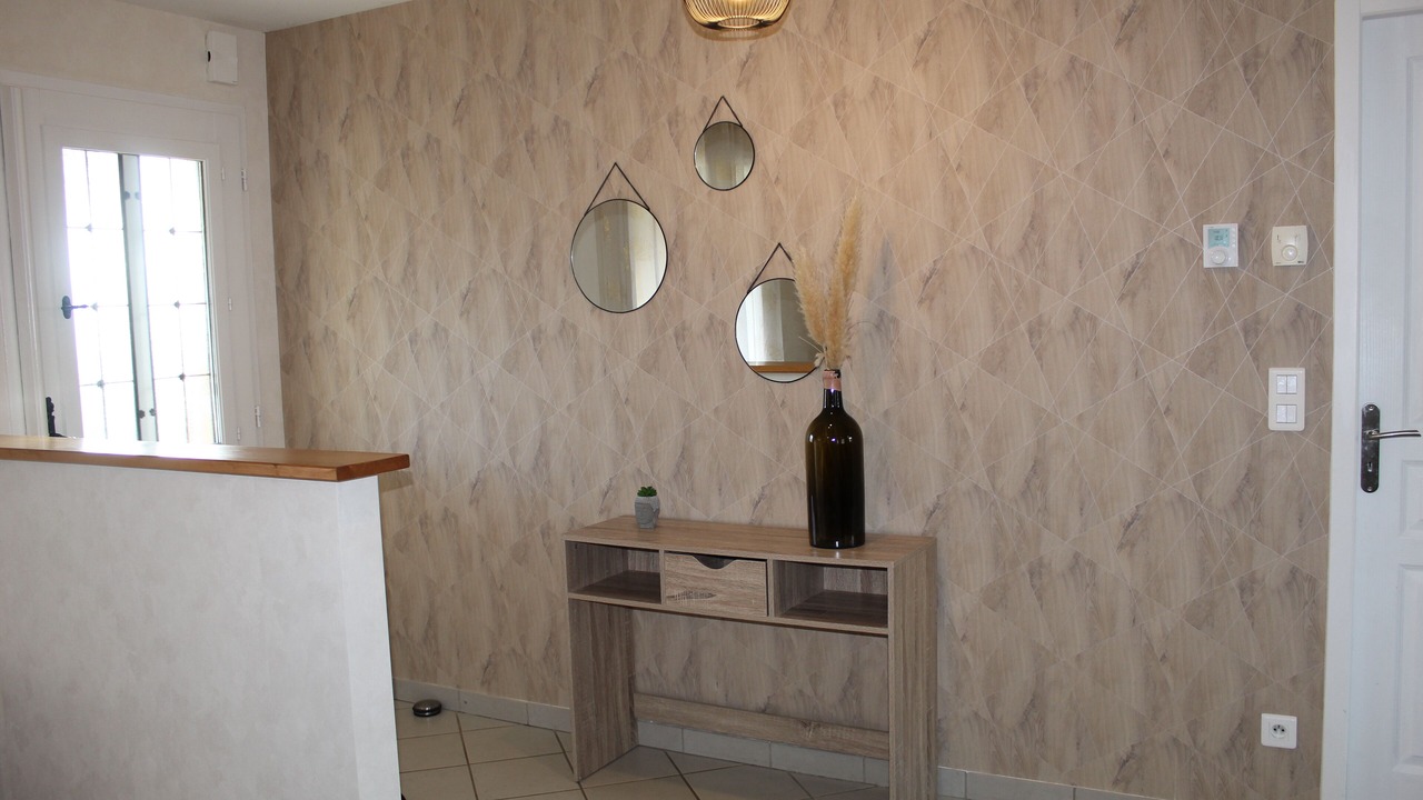 Photo of Others in Artonne