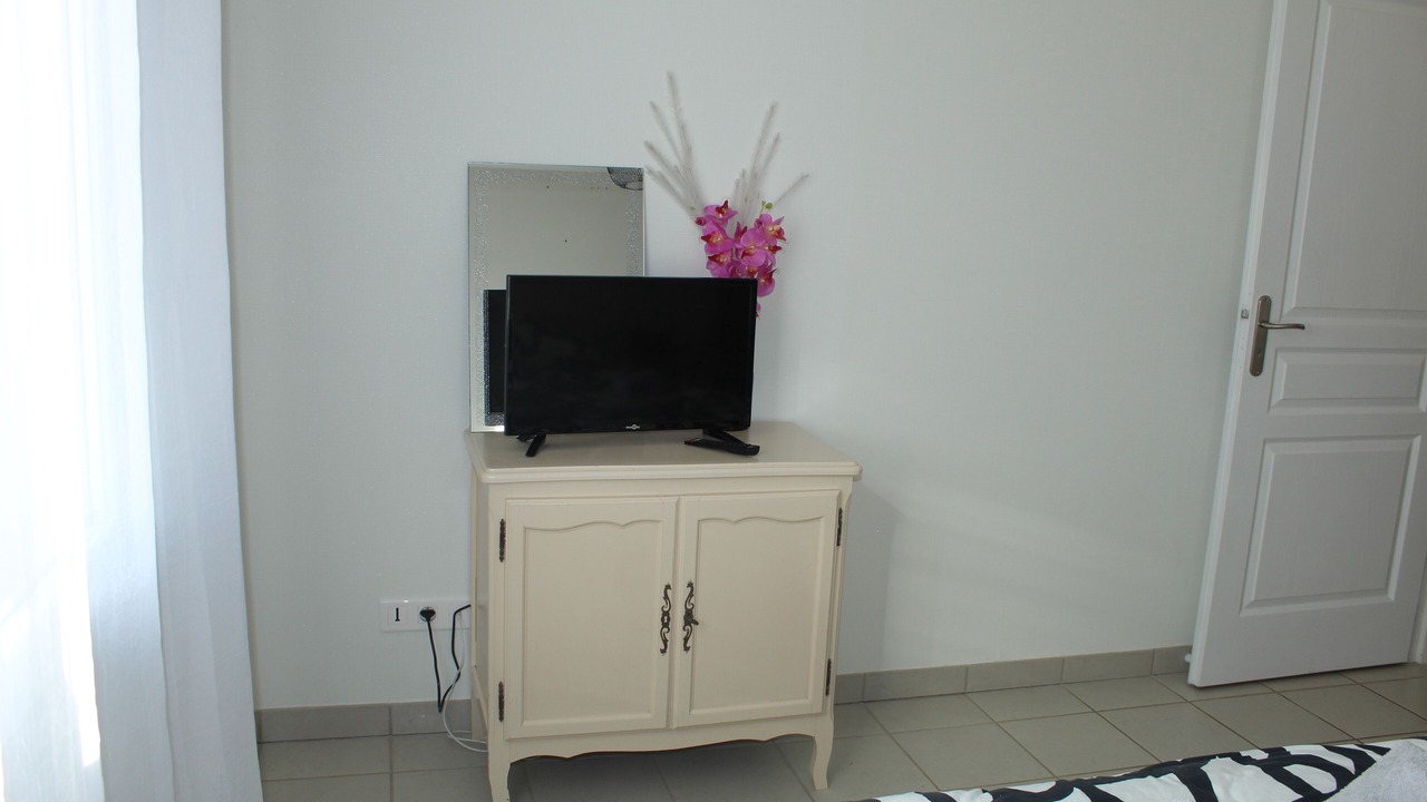 Photo of Others in Artonne