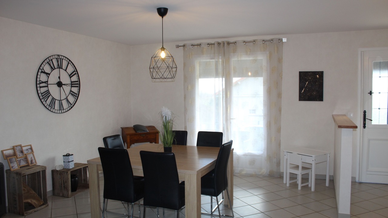 Photo of Others in Artonne