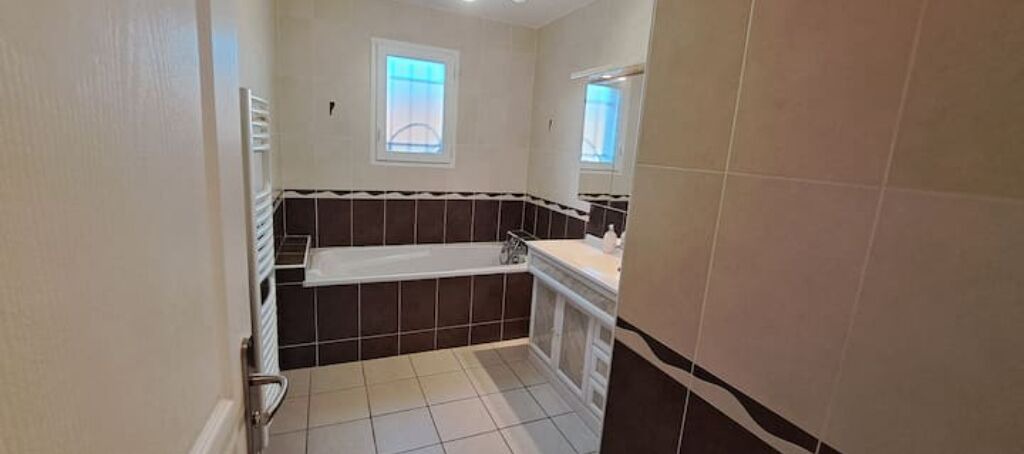 Photo of Others in Artonne