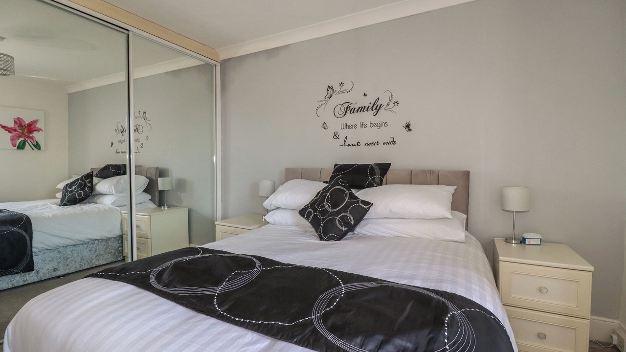 Photo of Others in Par