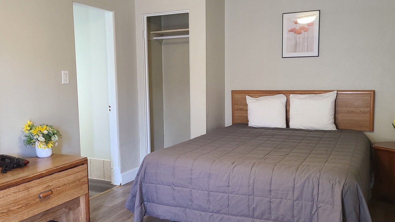 Photo of Bedroom in Bitter Lake