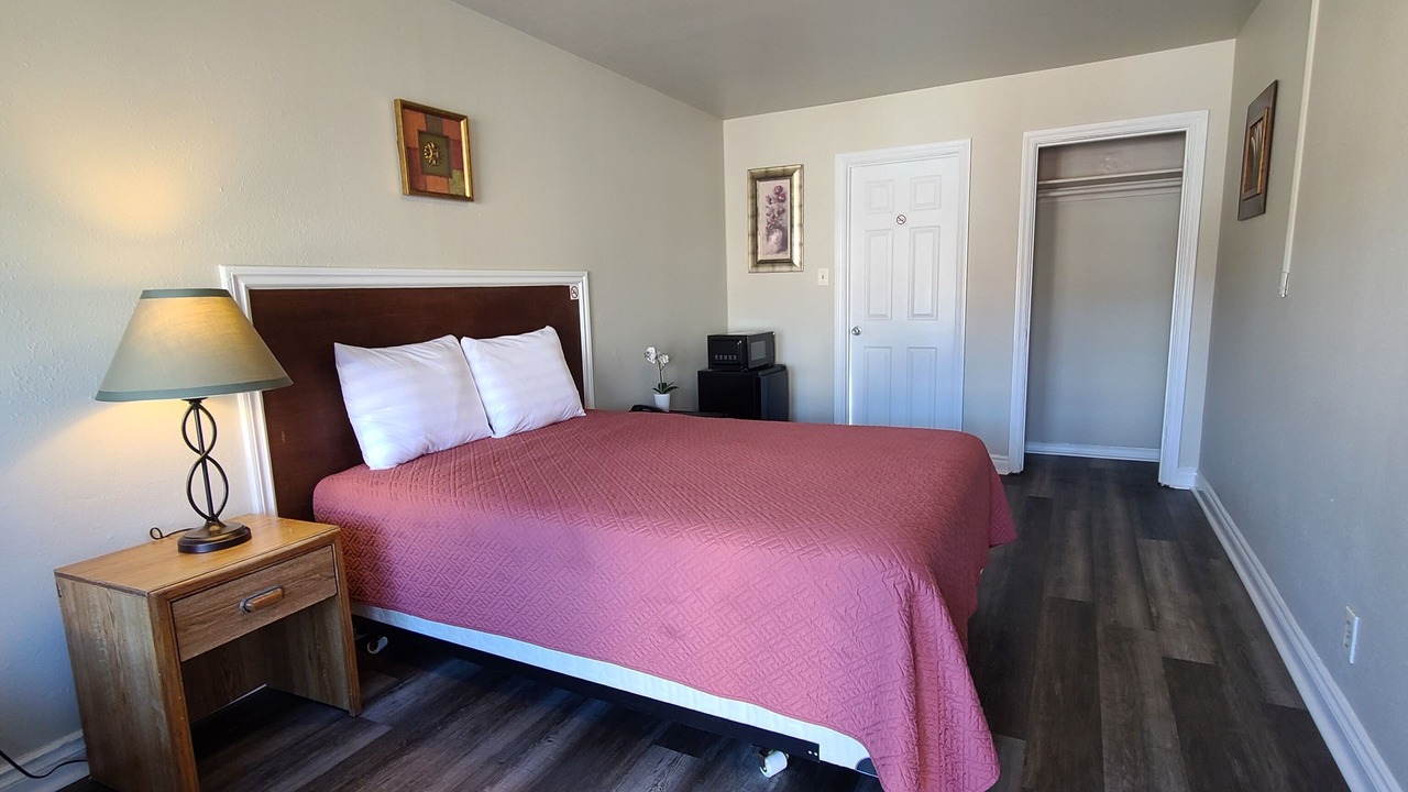 Photo of Bedroom in Bitter Lake