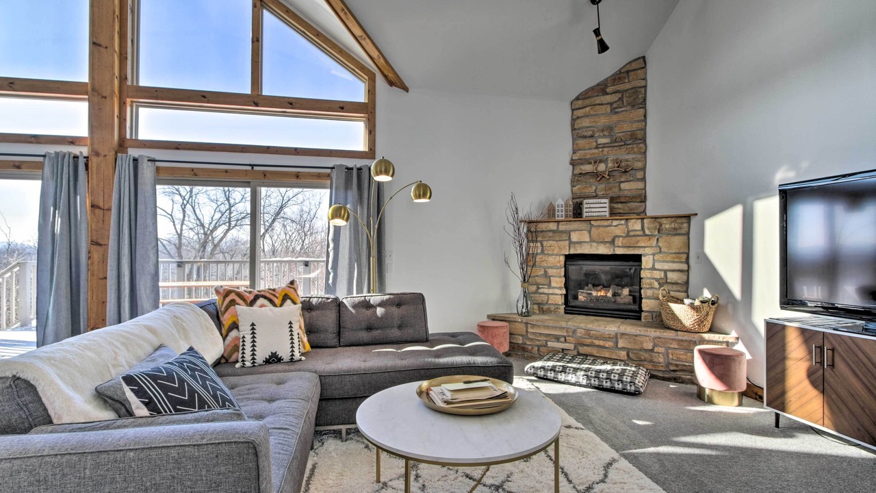 Photo of Livingroom in The Galena Territory