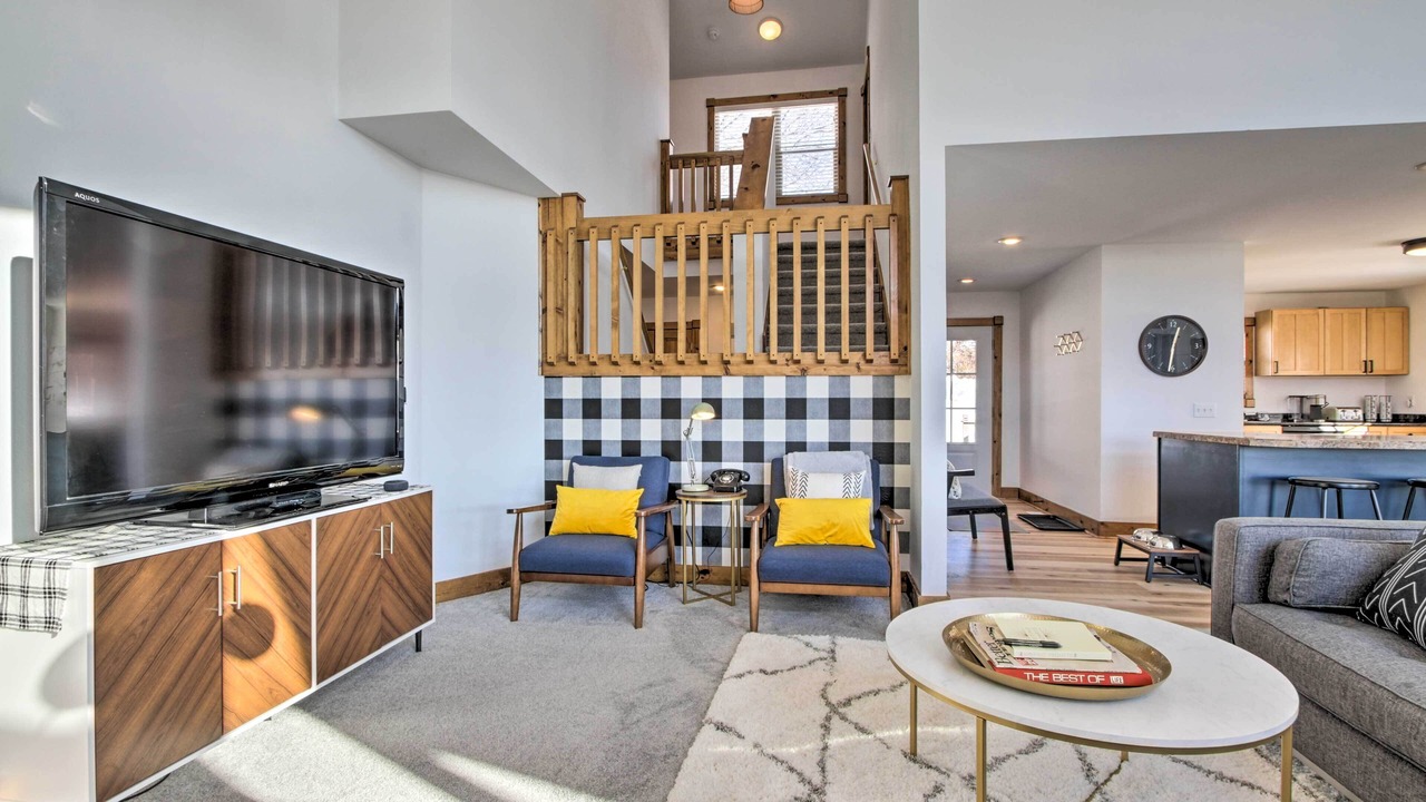 Photo of Livingroom in The Galena Territory