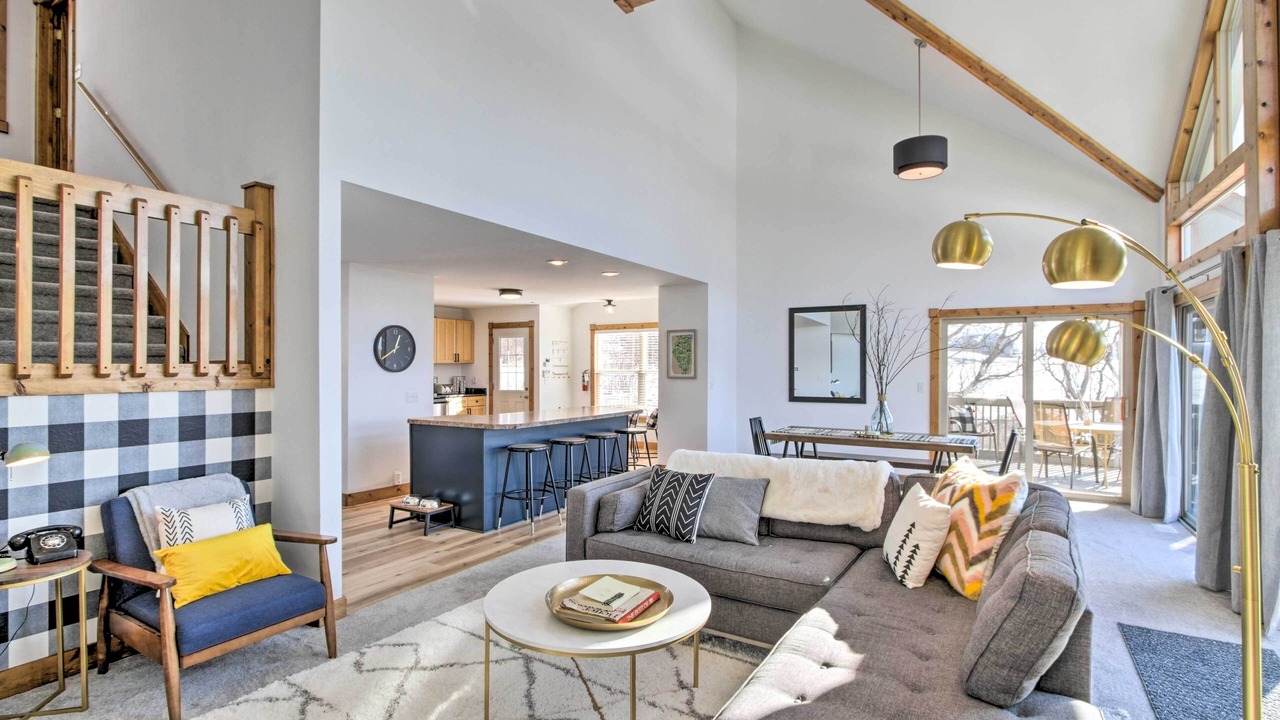 Photo of Livingroom in The Galena Territory