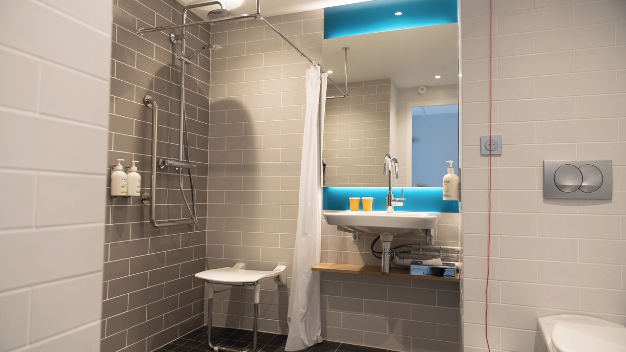 Photo of Bathroom in Epron