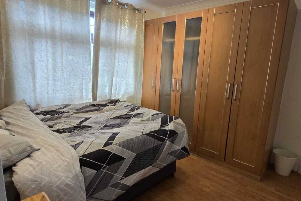 Photo of Bedroom in Gooshays