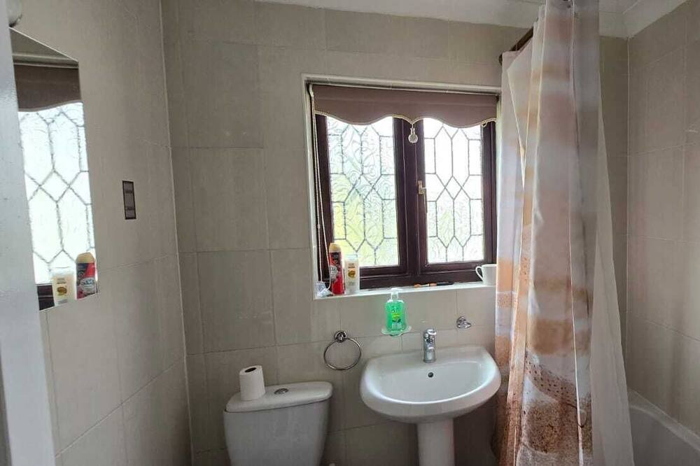 Photo of Bathroom in Gooshays