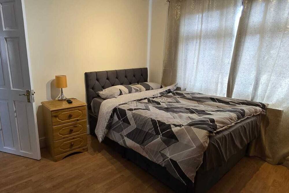 Photo of Bedroom in Gooshays