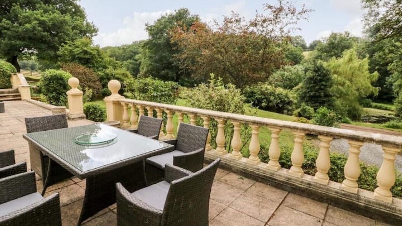 Photo of Outdoor in Broadwoodkelly