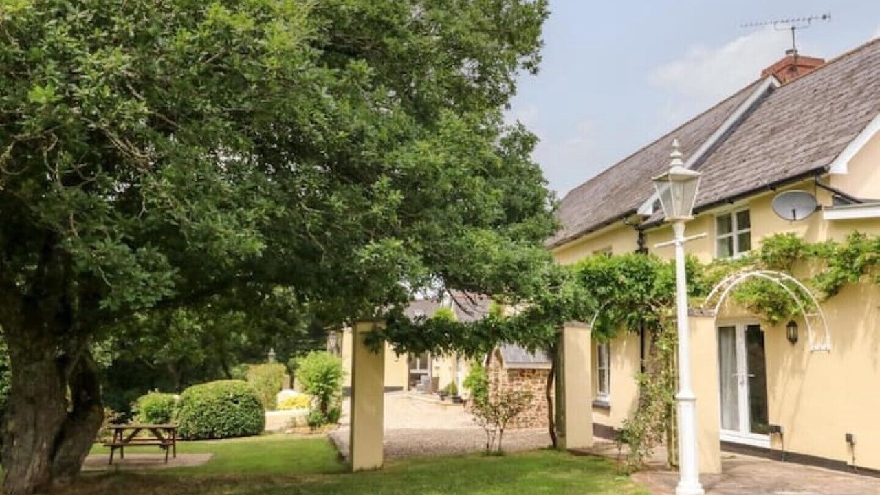 Photo of Outdoor in Broadwoodkelly