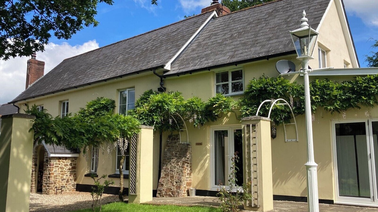 Photo of Outdoor in Broadwoodkelly