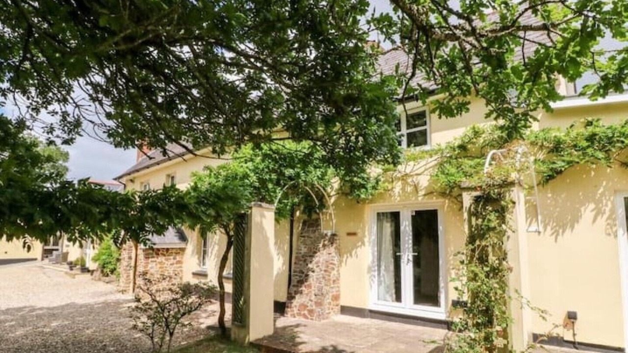 Photo of Outdoor in Broadwoodkelly