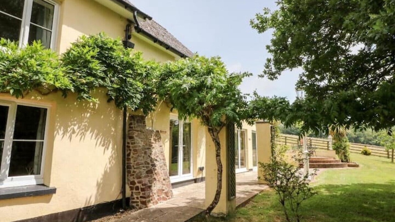 Photo of Outdoor in Broadwoodkelly