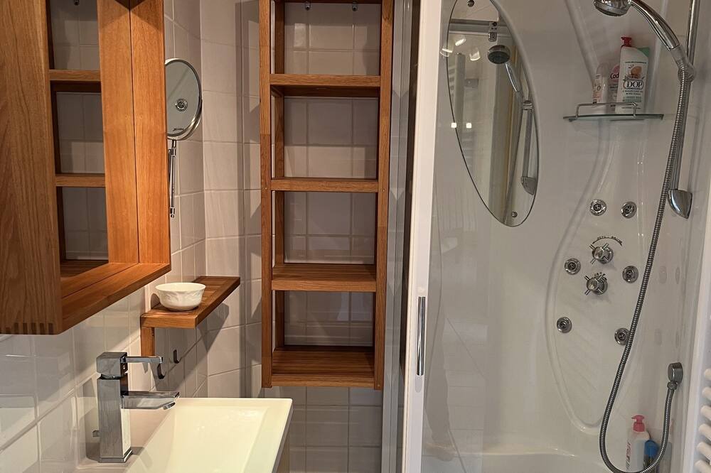 Photo of Bathroom in Loguivy