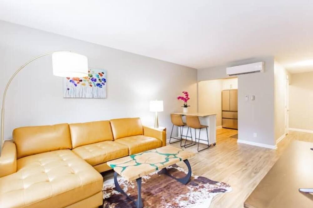 Photo of Livingroom in Monroe