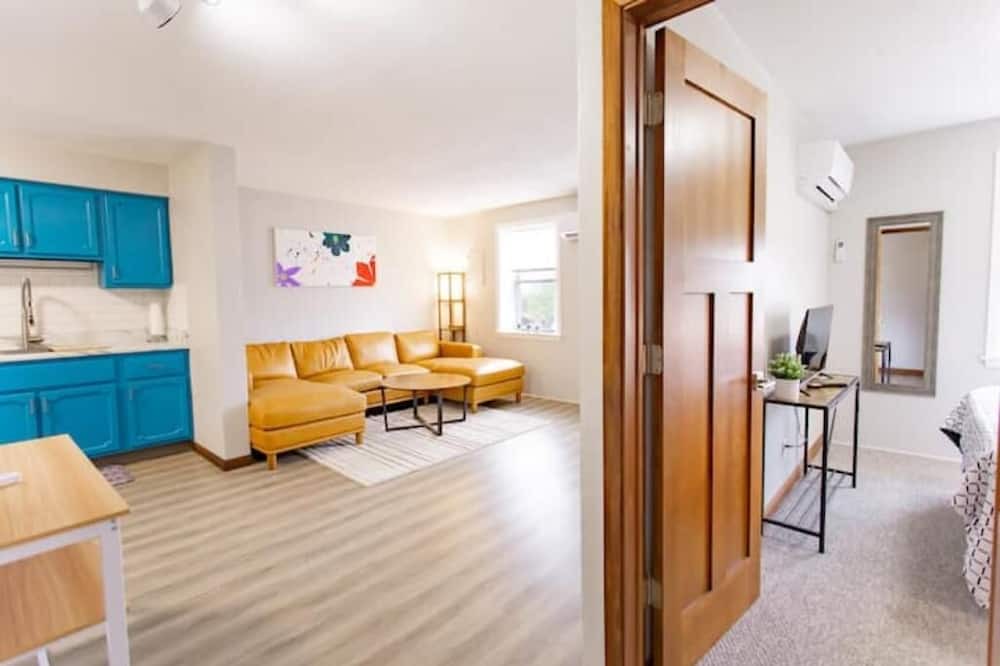 Photo of Livingroom in Monroe