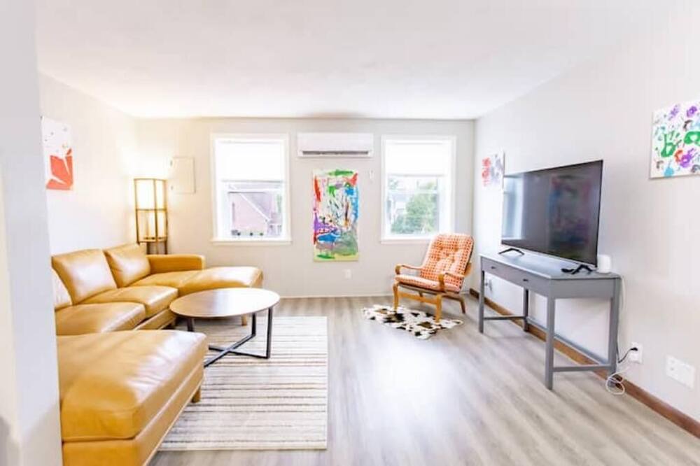 Photo of Livingroom in Monroe