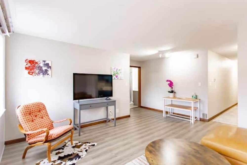 Photo of Livingroom in Monroe