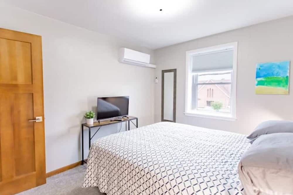 Photo of Bedroom in Monroe