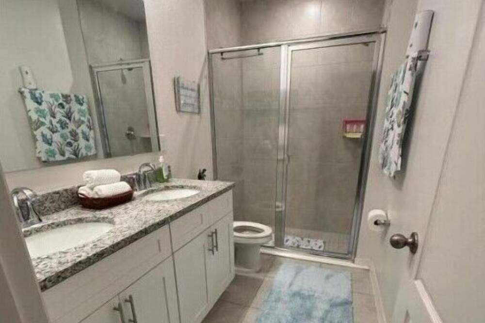 Photo of Bathroom in Glenwood