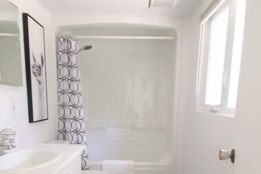 Photo of Bathroom in Saint-Denis-de-Brompton