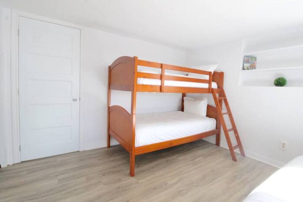 Photo of Bedroom in Saint-Denis-de-Brompton