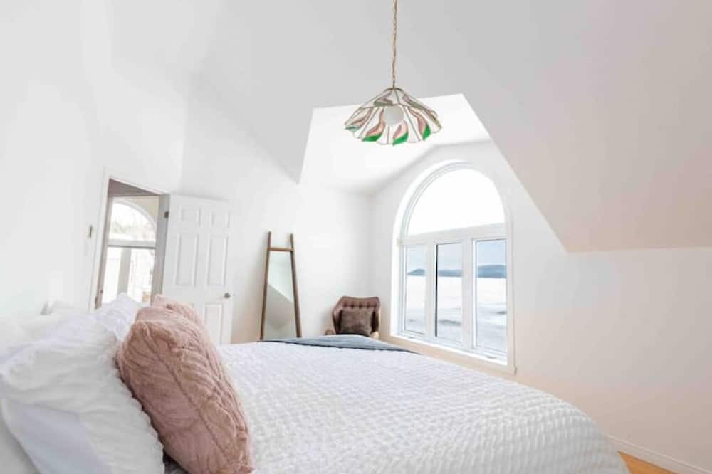 Photo of Bedroom in Saint-Denis-de-Brompton